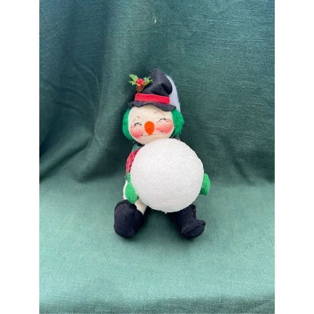 Annalee doll sitting snowman christmas Holiday Doll 7.5"